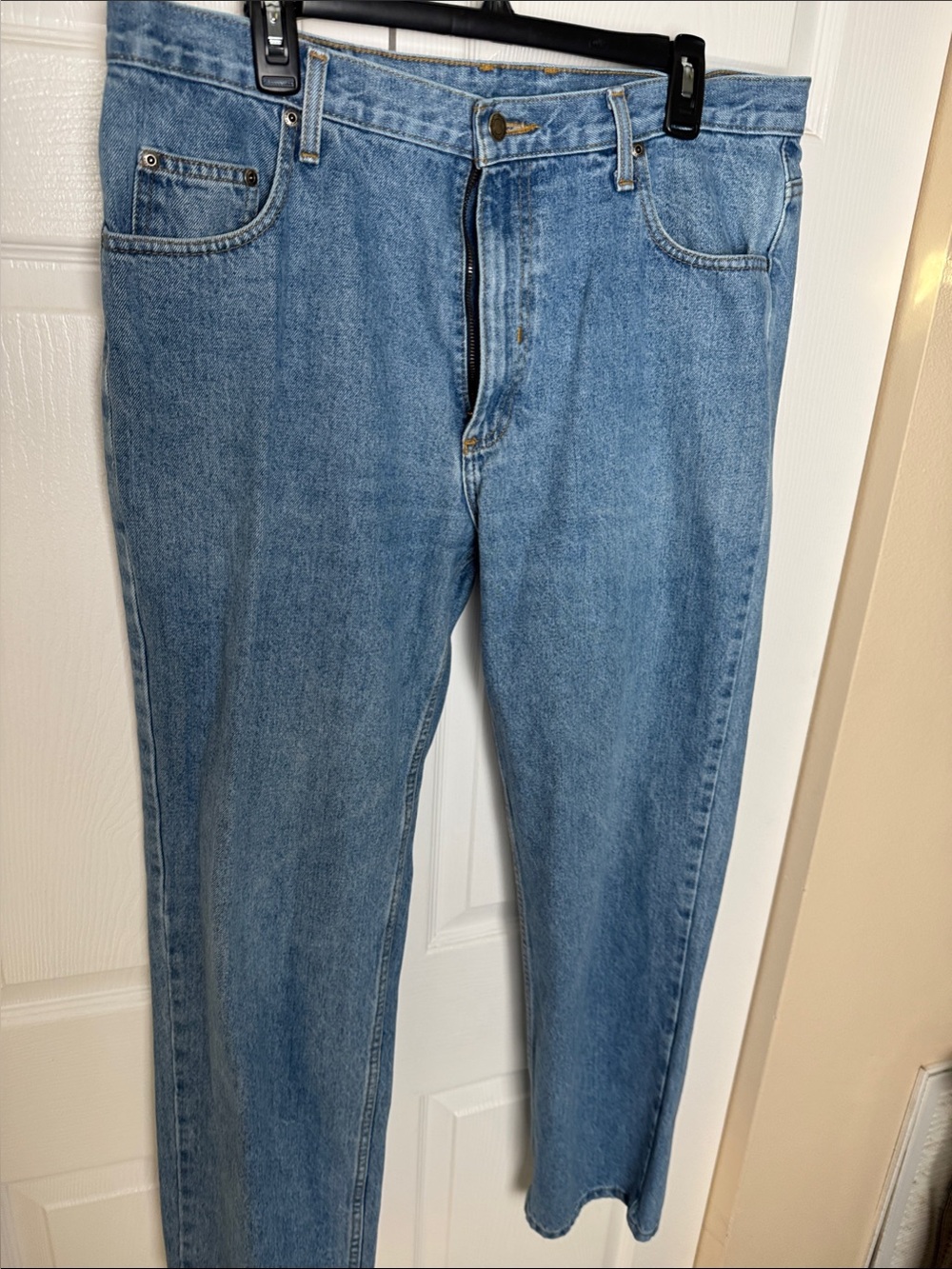 Relaxed Fit Men’s Jeans in Classic Blue